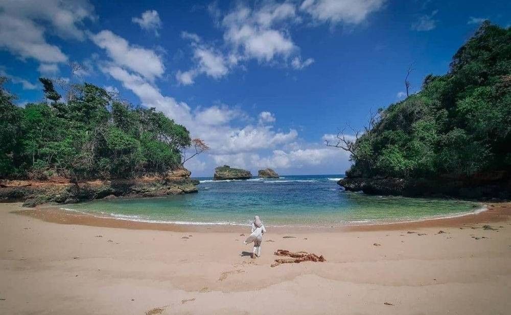 Pantai Ngliyep Malang