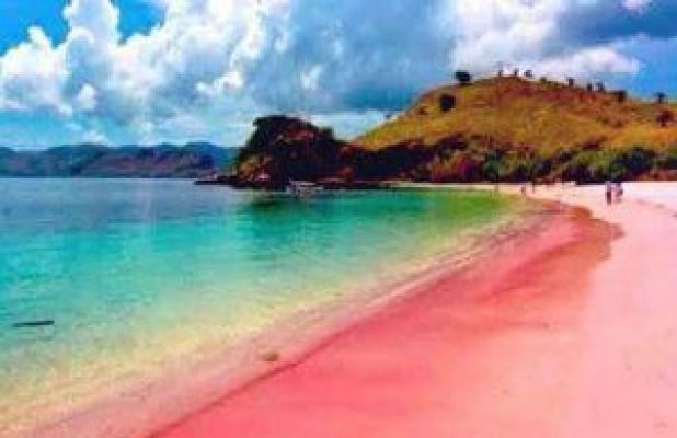 Pantai Tiga Warna Malang