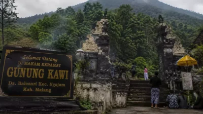 Wisata Religi Gunung Kawi Malang: Tempat Doa, Tradisi, dan Kabut Dingin yang Selalu Bikin Rindu