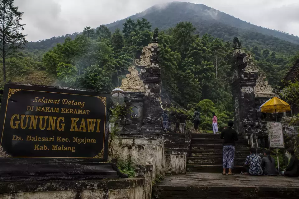 Wisata Religi Gunung Kawi